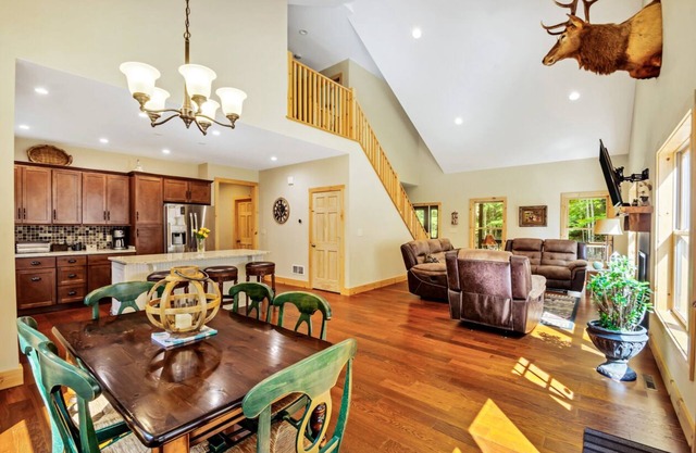 Secluded retreat. Great for families. Walk to Trout lake. High Speed Internet.