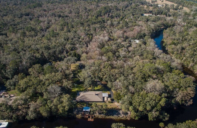 Secluded riverfront w/heated pool - Sleeps 15 - Dog friendly!
