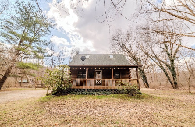 Secluded Romantic Escape with Creek View/Hot Tub/Fire Pit/Heart of Hocking Hills