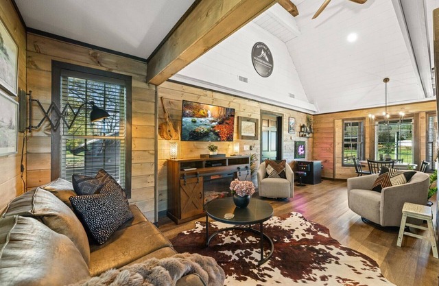 Secluded Smoky Mtn Cabin w/Games-Hot Tub-Pets OK