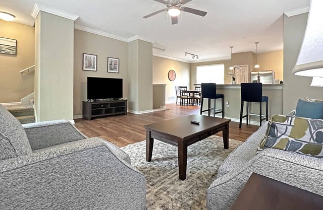 Secluded Townhouse in North Tampa, 2-Car Garage