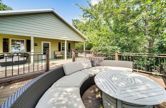 Secluded Tuskahoma Retreat w/Deck & Views!