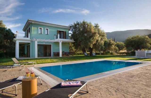 Secluded Villa Asprolià with salt water pool & large garden, close to town.