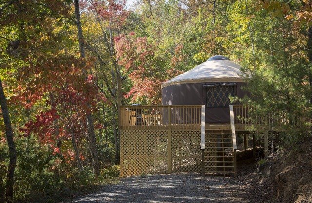 Secluded yurt on Blue Ridge Pay & MTS Trl with hot tub, only 15min from downtown