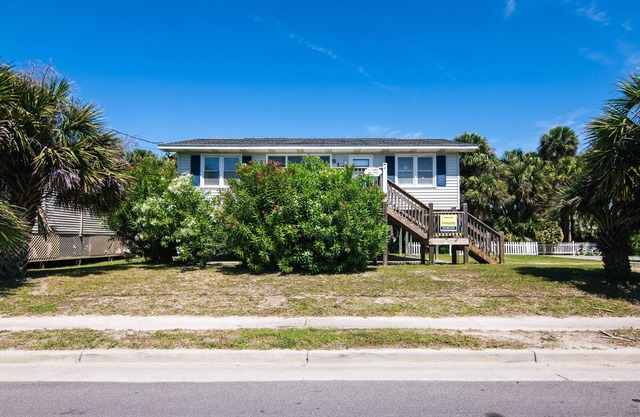 Second Row Classic w/Beach & Ocean Views from Sun Deck;Cable TV/WiFi;Minutes to Restaurants