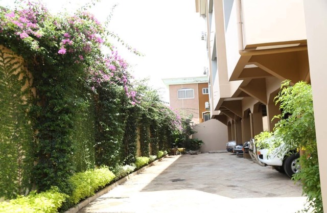 Secure high standing apartments and studio 10min from Nsimalen airport