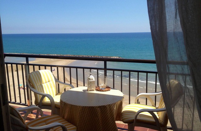 See Barcelona and spend relaxing days by the sea!