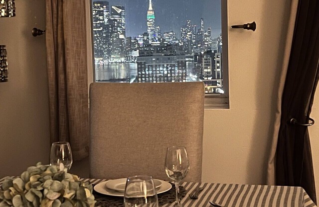 See New York Now - Apt 1 - Sleep 21-People! - 15 mins to NYC