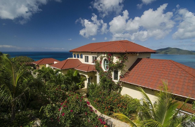 See our Christmas in Paradise Special! This is the perfect place for you!