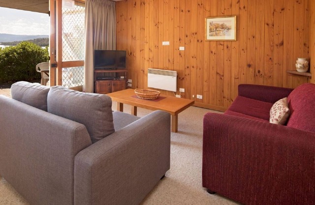 Seeblick 3 - 1BR Lakefront Apartment l Central Location l Off Street Parking