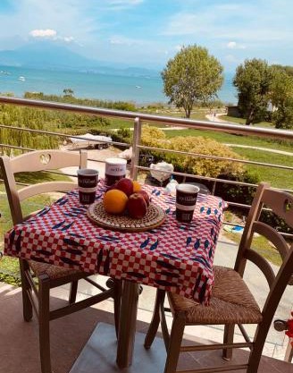 Seeblickwohnung Sirmione - Fronte Lago mit Privatsteg