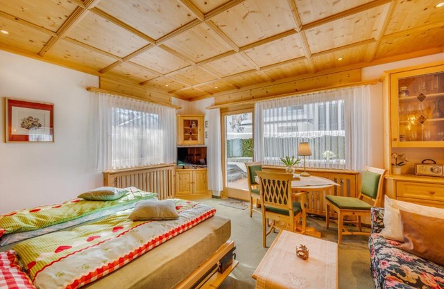 Seefeld ALPIN Gemütliches TIROLER STUBE Studio Apartment