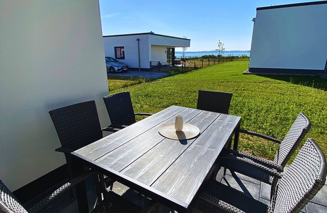 SEELIEBE apartment with terrace | lake view | parking lot