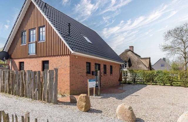 Seequartier - Nordsee Ferienhaus Tating by Interhome