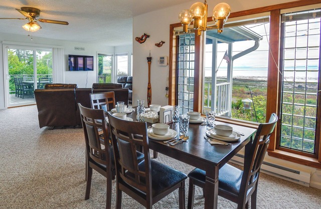 Seiku Vacation Rental w/Deck & Ocean Views
