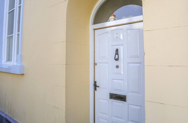 SEION CHAPEL, family friendly, character holiday cottage in Beaumaris