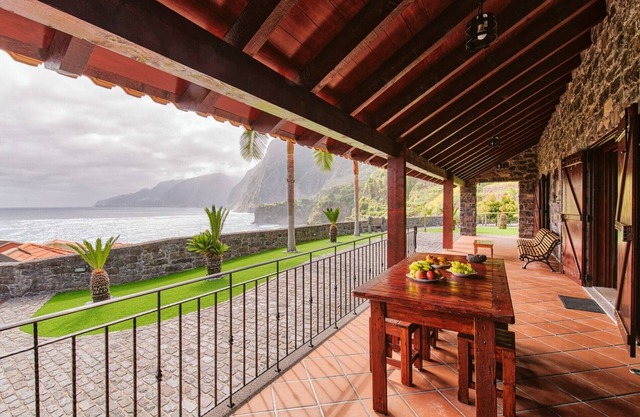 Seixal Sunny Villa A
