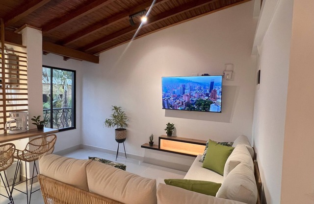 SELECT Medellin-302-1-bedroom apartment with AC and WiFi Near El Poblado