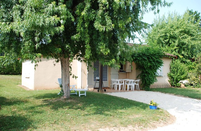 Self-catered house with 2 pools for adults and children