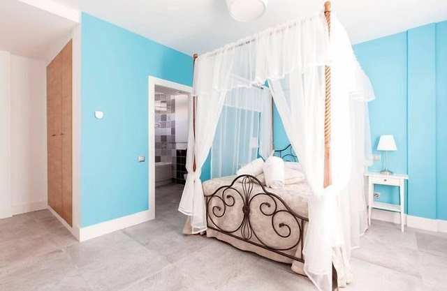 Self catering La Alvardana for 12 people