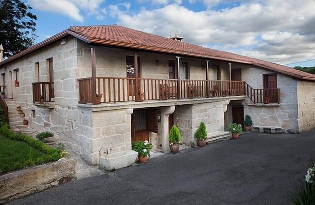 Self catering Lar das Pias for 12 people