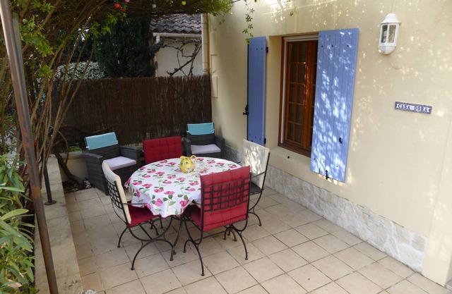 Self-Catering 2 Bedroom/2 Bathroom Apartment with AC in the Heart of Provence