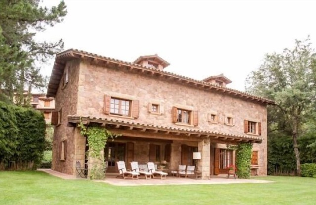 Self catering Gran Castanyer for 11 people