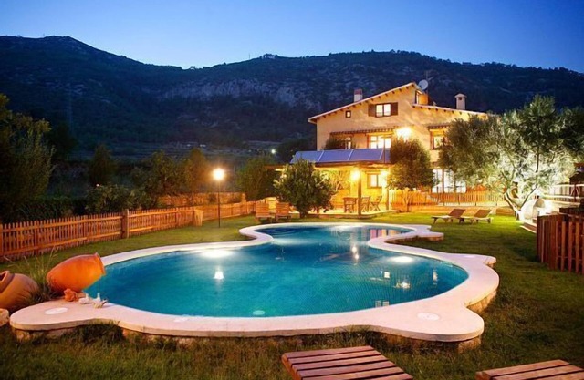 Self catering La Ginesta rural for 20 people