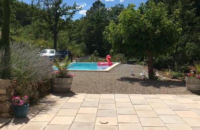 Self Contained 2 Double Bedroom Contemporary Apartment with Swimming Pool