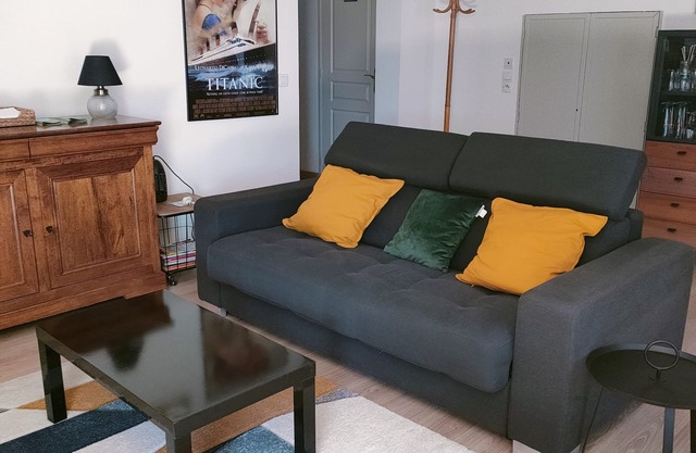 self-contained 60m2 apartment in private grounds
