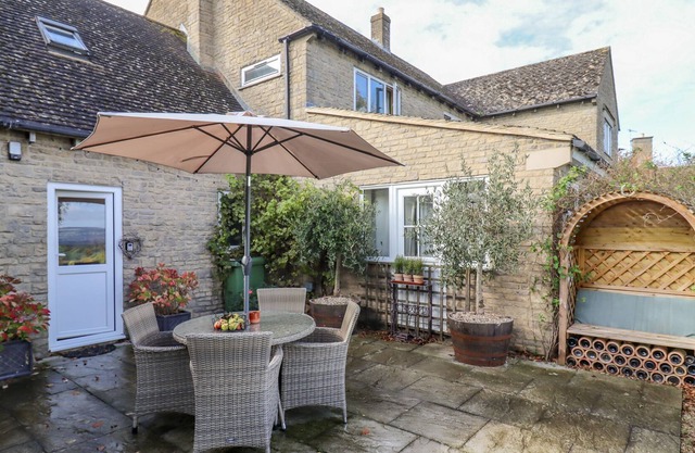 SELF CONTAINED ANNEX, romantic, with a garden in Winchcombe