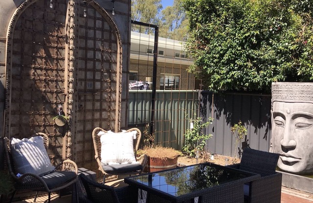 Self contained Boutique Barn with loft living 200 mts from Echuca Hospital