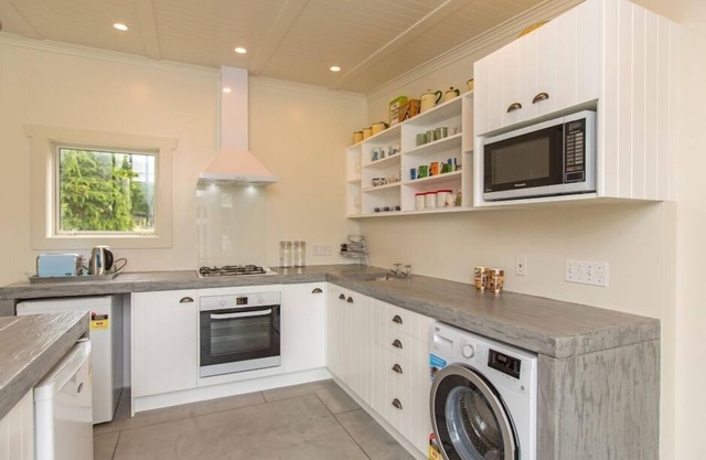 Self contained farm-stay cottage, rural location - Whitemans Valley, Hutt Valley