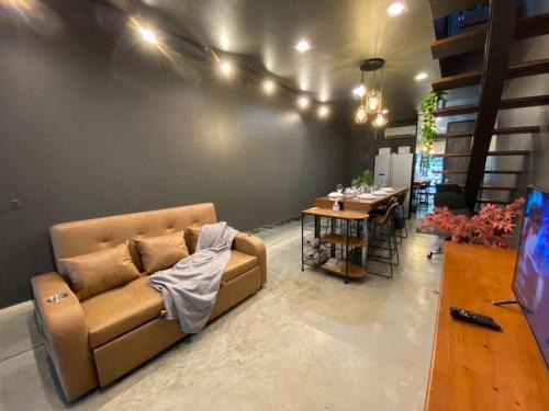 SelfCheckIn TownHome in Charoen Nakhorn 60 near BTS Iconsiam Asiatique and Chaophraya River Maximum 4 Guests