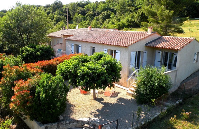 Semi-detached gîtes near the lower gorges of the Verdon Pets welcome