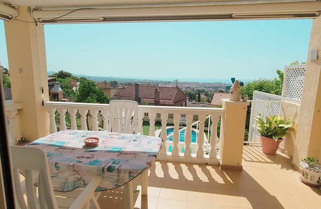 Semi-detached house with private pool and views