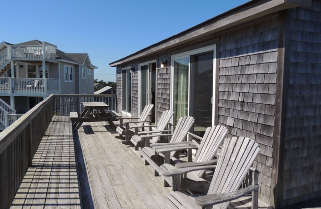 SEMI OCEAN FRONT 5 BEDROOM COTTAGE HAS OCEAN VIEW FROM NEW TOP DECK!