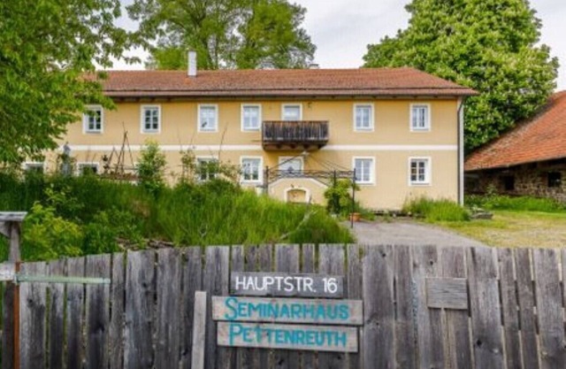 Seminar House Pettenreuth Apartment OG2