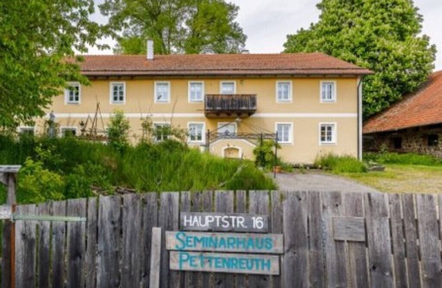 Seminar House Pettenreuth Apartment DG2