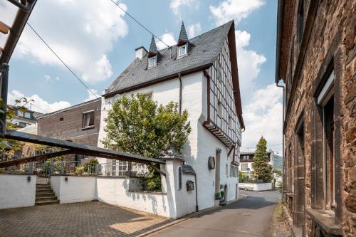 Seminarhaus Heim Retreat, Fachwerkhaus von 1451, Yoga, Naturgarten für 10 Personen