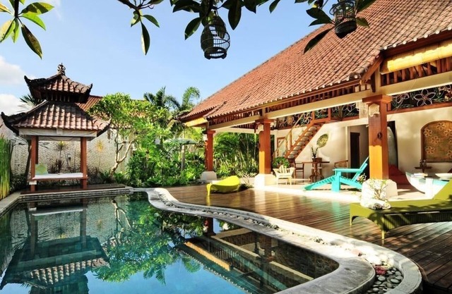 Seminyak, 3 BR Villa Only 6 Minutes Walk to Beach, Close to Amenities