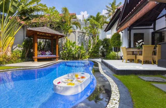 SEMINYAK BEACH just 200metres - Villa Kibbi - LOCATION LOCATION