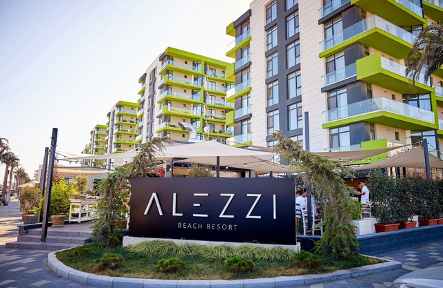 SENATOR 1 ALEZZI BEACH