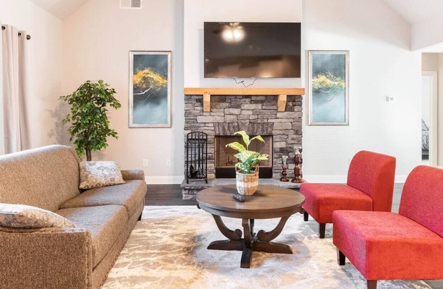 Senoia Secluded Retreat/Master Suite on Main Floor