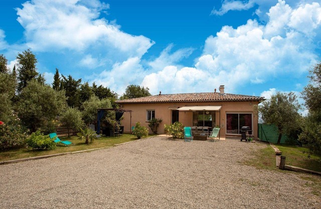 Sensational holiday home with pool