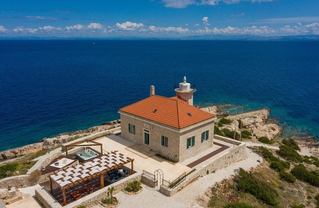 Sensational Island Villa | Villa Host Light House | 2 Bedrooms | Exclusive.