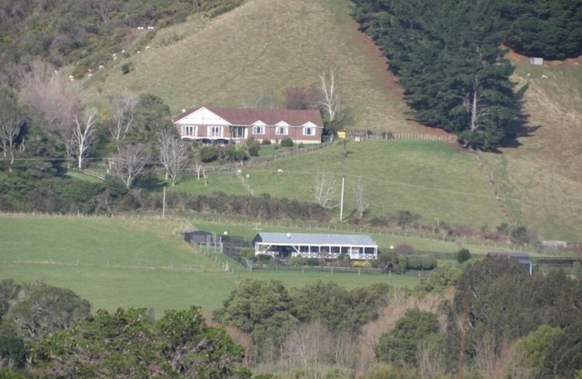 Sensational views in quiet country setting