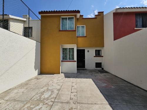 Sensity Home Benavente 2 Casa Familiar 3 habitaciones, cochera,