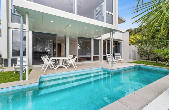 Sentinel Beach House - Auckland Holiday Retreat