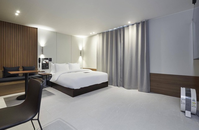 Seosan Lake Park Just Sleep Hotel
